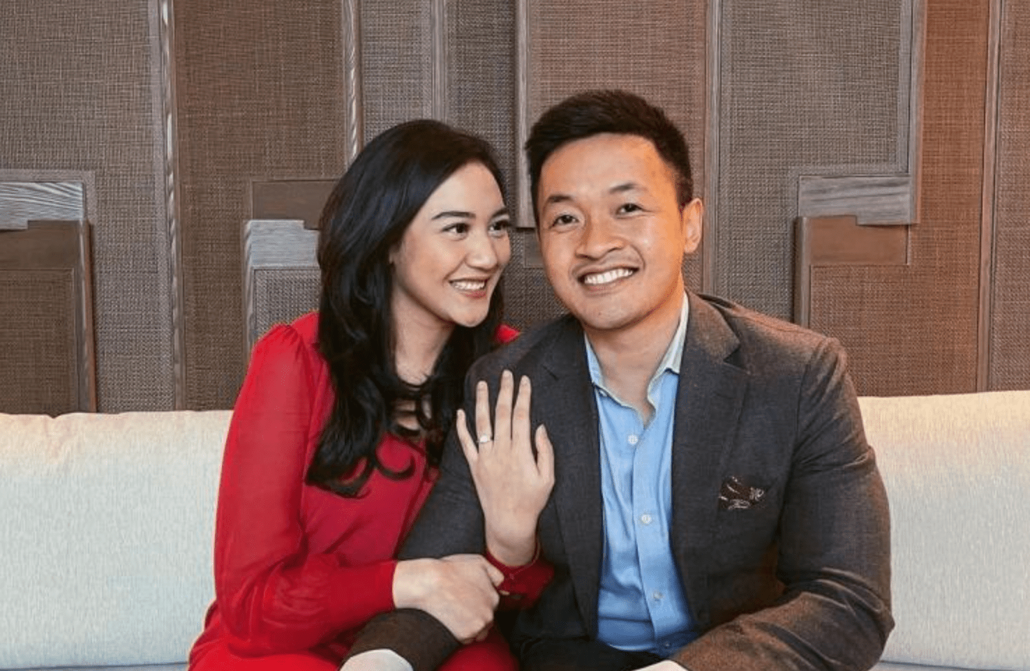 Netizen Heboh! Putri Tanjung Hapus Foto Pernikahan, Apa Artinya?